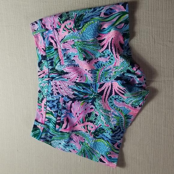 Lilly pulitzer size 8 shorts - Picture 2 of 3
